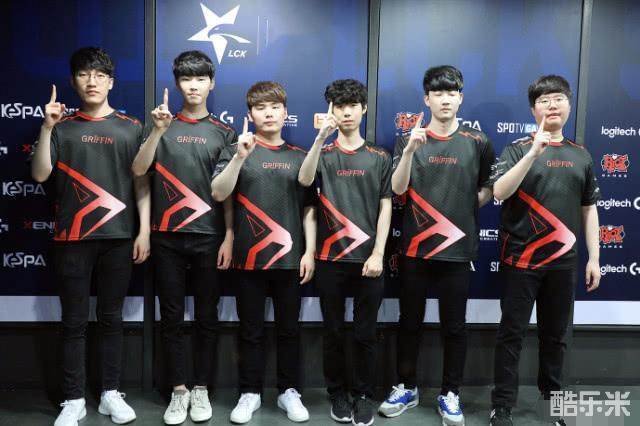 西蒙斯在防 西蒙斯在防